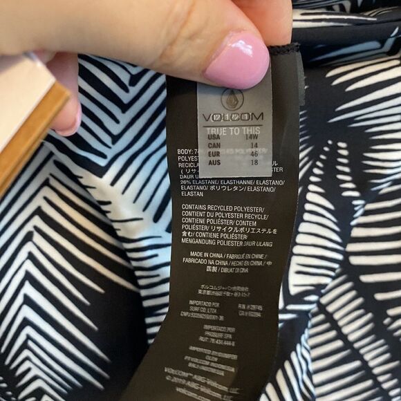 NWT- Volcom- “Stay or leaf” the side tie- bikini full coverage bottoms - Picture 8 of 11